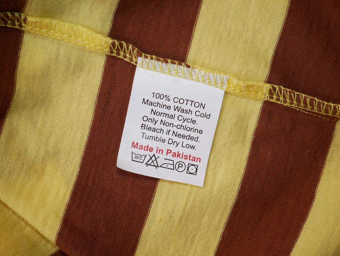 Washing instructions for a "Made in Pakistan" T-shirt purchased in Germany