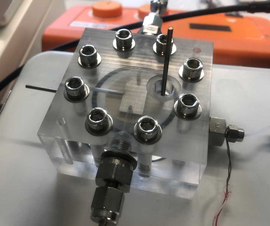 Picture of the electrochemical membrane reactor with different tubes and connections.